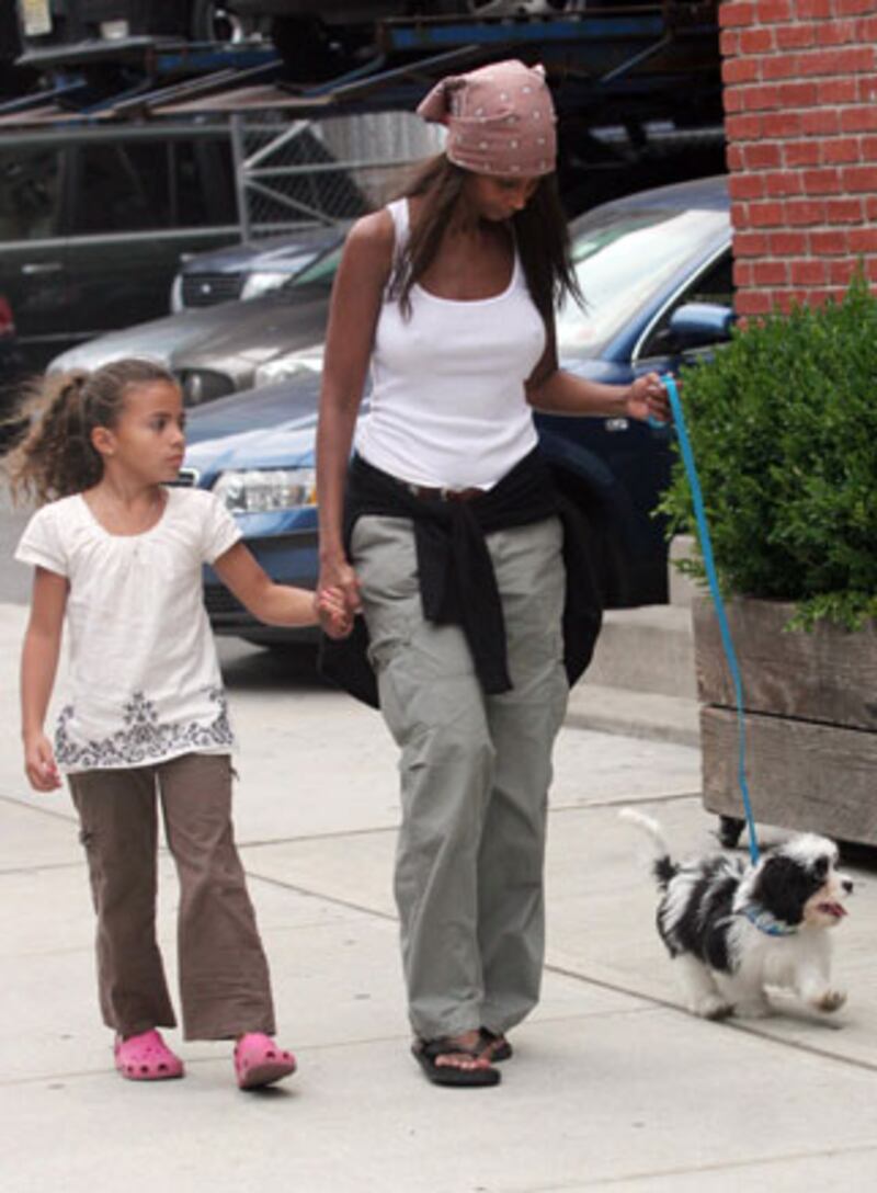 galleries/2009/08/23/fortysomething-moms/ancient-moms---iman_smziun