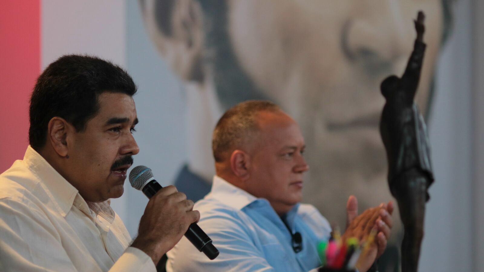 cheats/2016/04/07/venezuela-makes-every-friday-a-holiday/160407-cheat-venezuela_pdorio