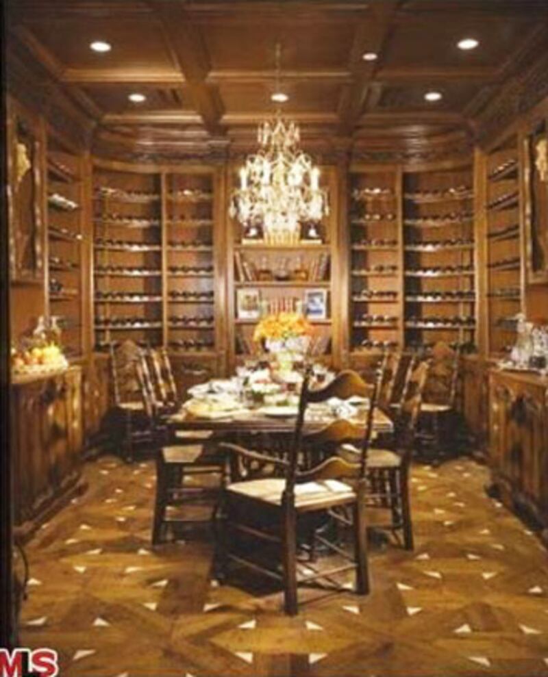 galleries/2010/08/04/the-house-where-michael-jackson-died/where-jacko-died---9_exfkyl