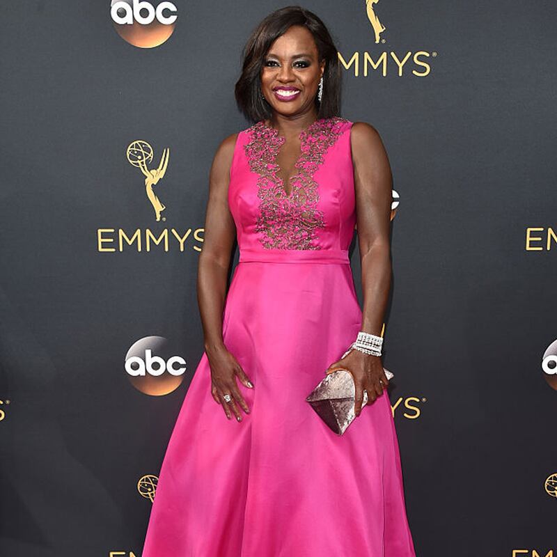 galleries/2016/09/18/how-to-win-the-emmys-red-carpet-starring-claire-danes-niecy-nash-and-emilia-clarke/160918-68-Annual-Emmy-Gallery-29_iq1jmq
