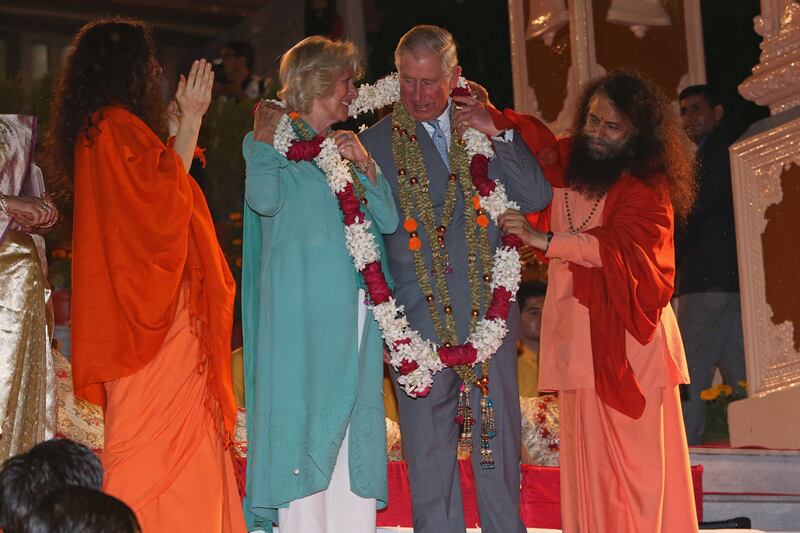 articles/2013/11/06/charles-and-camilla-garlanded-in-flowers-as-they-touch-down-in-india-for-nine-day-trip/charles-camilla-india_lcfcl8