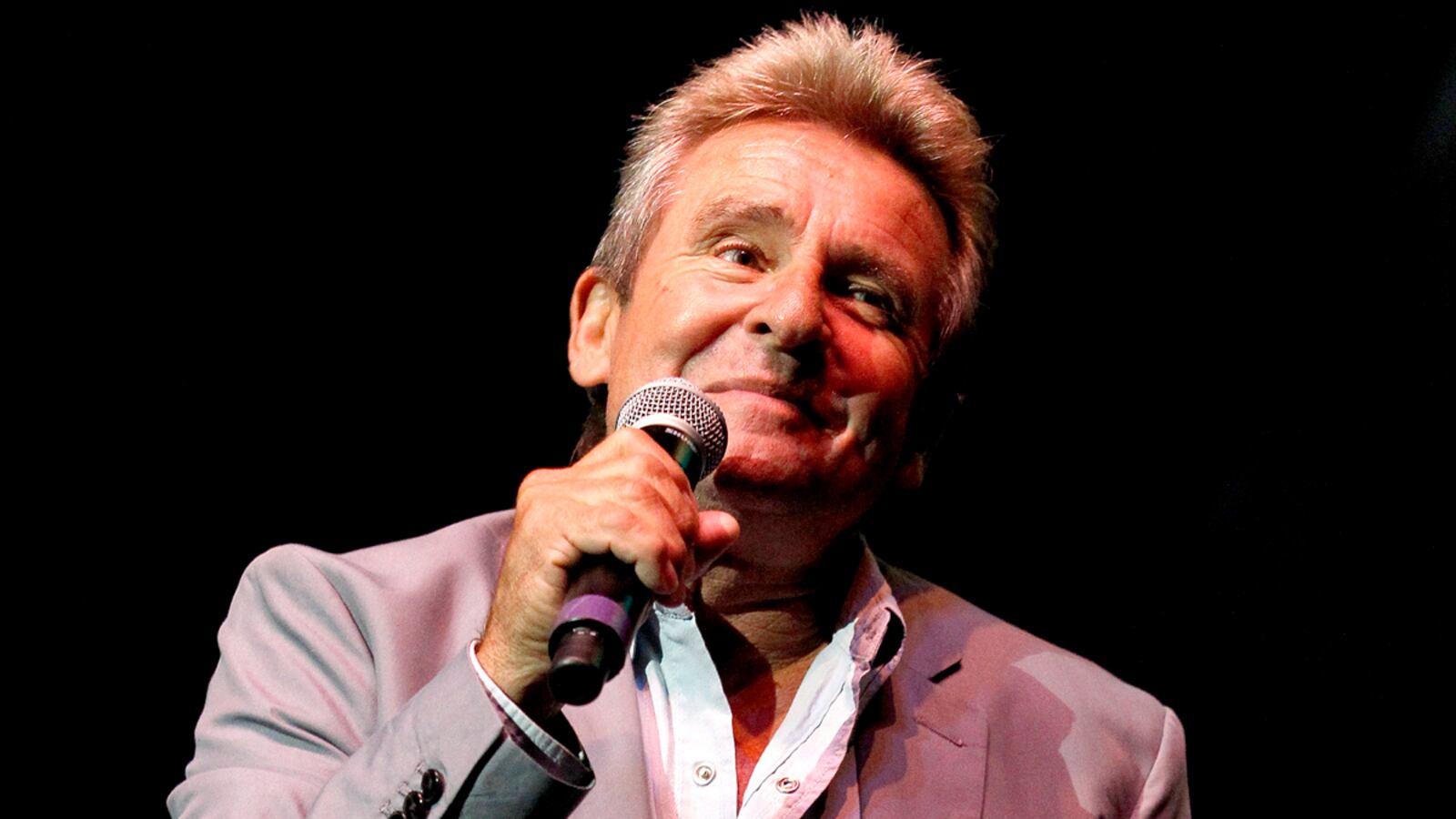 cheats/2012/02/29/monkees-singer-davy-jones-dies/davy-jones-monkees-dies-cheat_f36ft2