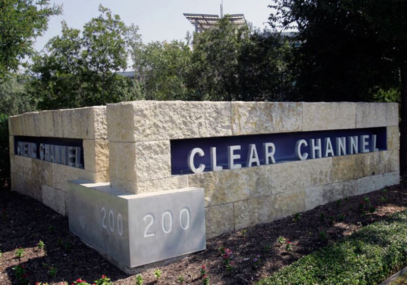 galleries/2010/12/08/year-in-music/year-in-music---clear-channel_attlvm