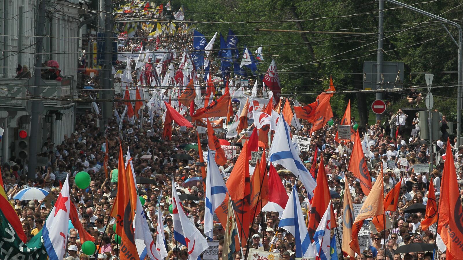 cheats/2012/06/12/thousands-join-anti-putin-rally/russia-antigovt-protests-cheat_n6qszt