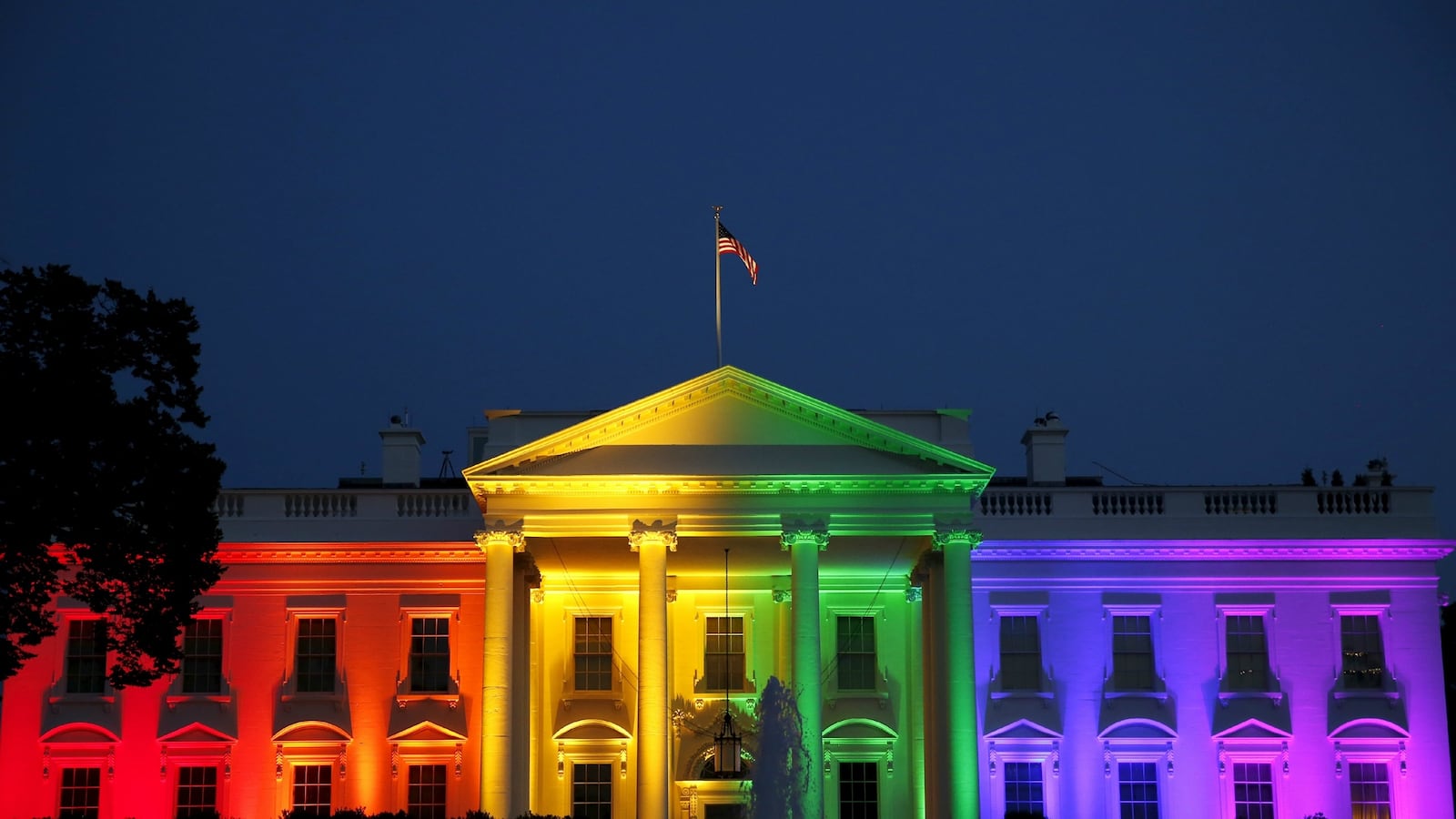 cheats/2015/06/27/obama-turns-white-house-into-rainbow/150627-rainbow-wh-cheat_mtpke7