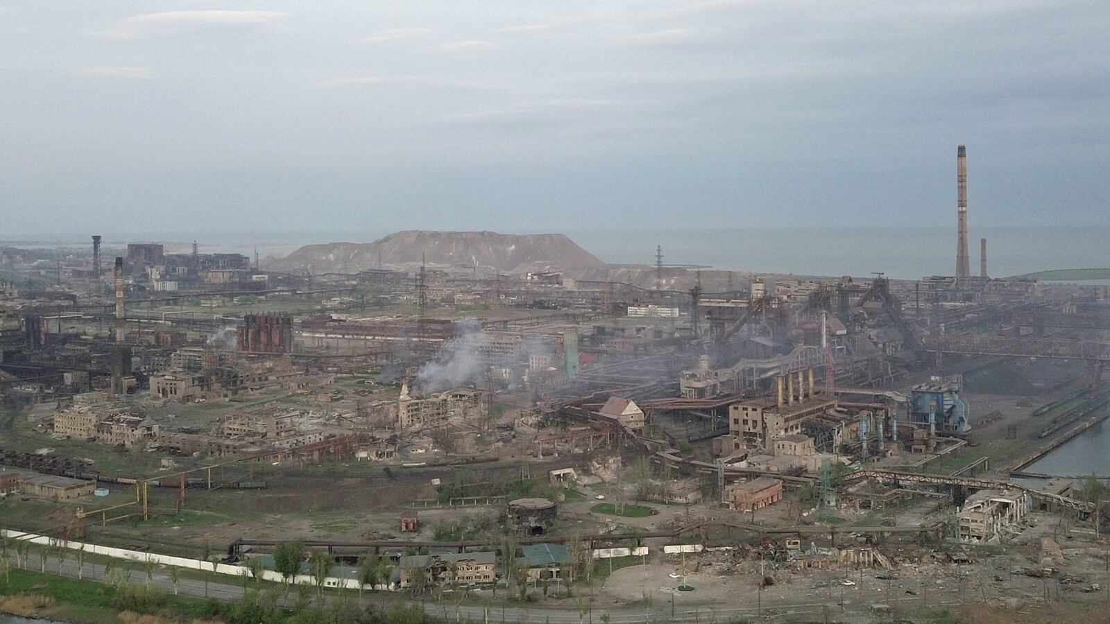 2022-05-05T202802Z_1265715687_RC271U9UCFLM_RTRMADP_3_UKRAINE-CRISIS-AZOVSTAL_b2obyg