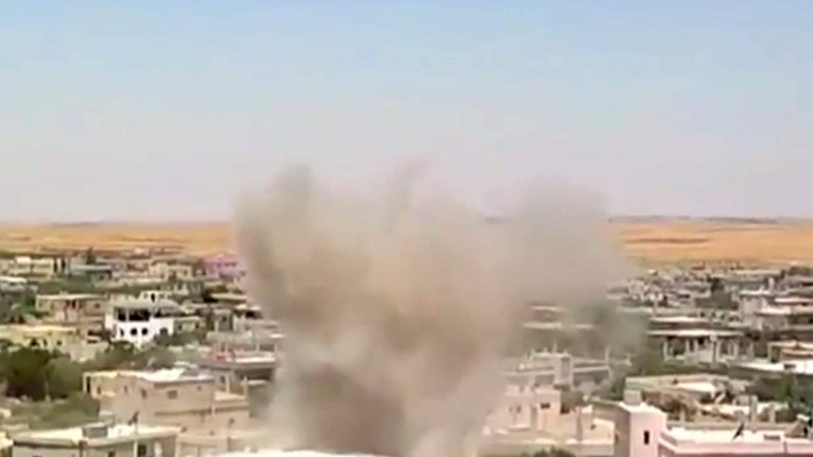 cheats/2012/07/07/syria-shells-rebels-in-lebanon/syria-fighting-cheat_pjr8ge