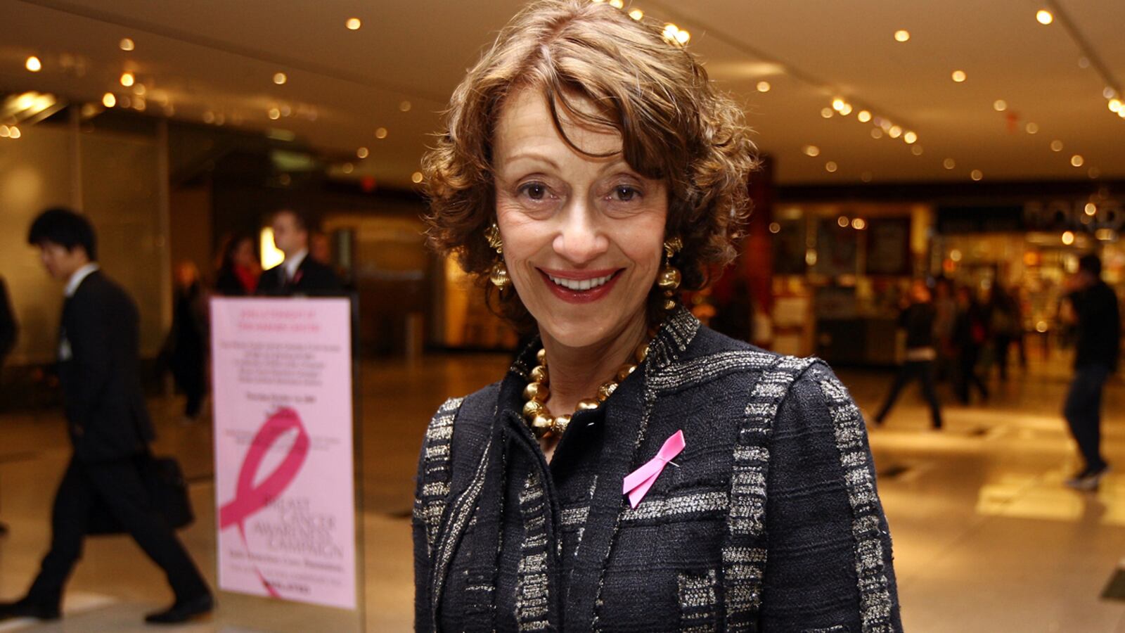 cheats/2011/11/12/evelyn-lauder-dies-at-75/evelyn-lauder-dead-cheat_barhp7