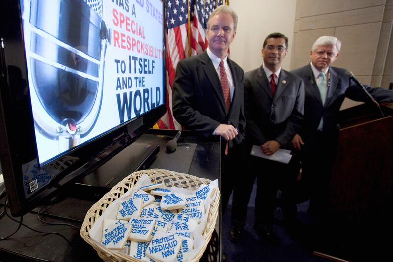 galleries/2012/04/21/politicians-and-cookies-mitt-romney-hillary-clinton-and-more-controversial-cookie-comments-photos/medicaid-cookies-and-politics_vl08sn