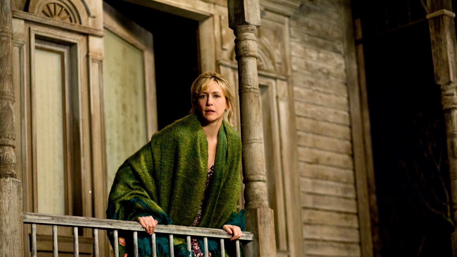 articles/2013/05/06/bates-motel-ken-tucker-praises-vera-farmiga-s-knife-sharp-performance/130503-tucker-bates-motel-tease_c1vnbd