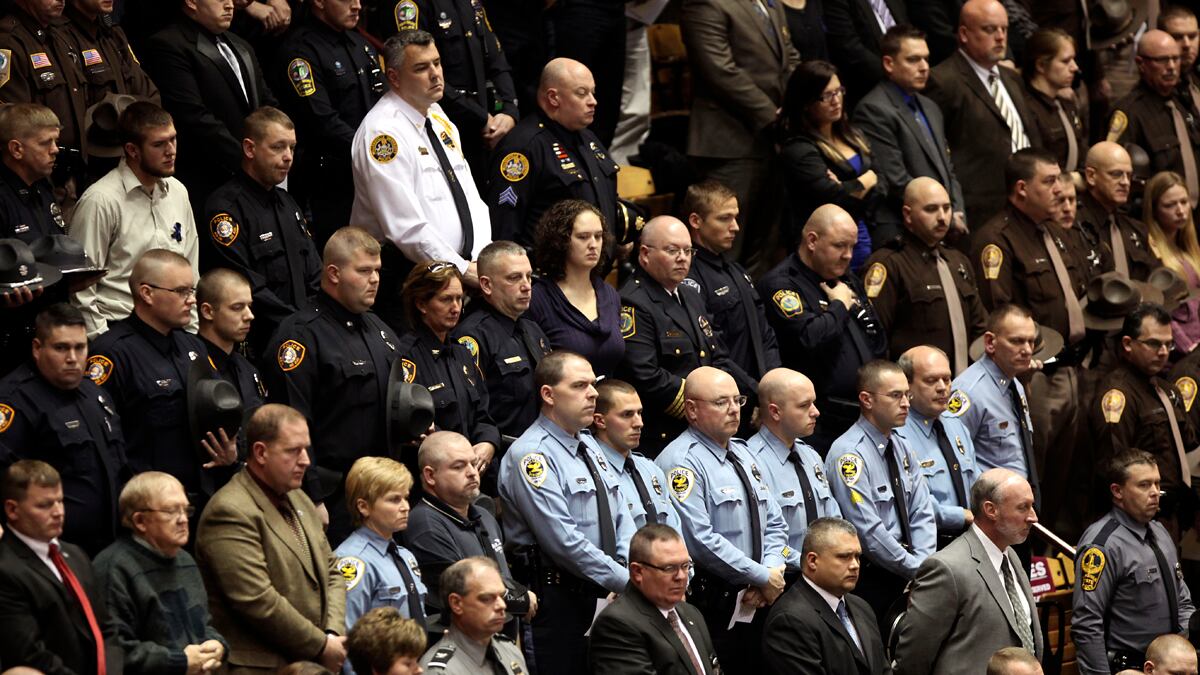 articles/2011/12/17/more-cops-shot-as-felons-buy-illegal-guns-online/cops-guns-dzieza_kjhtzp