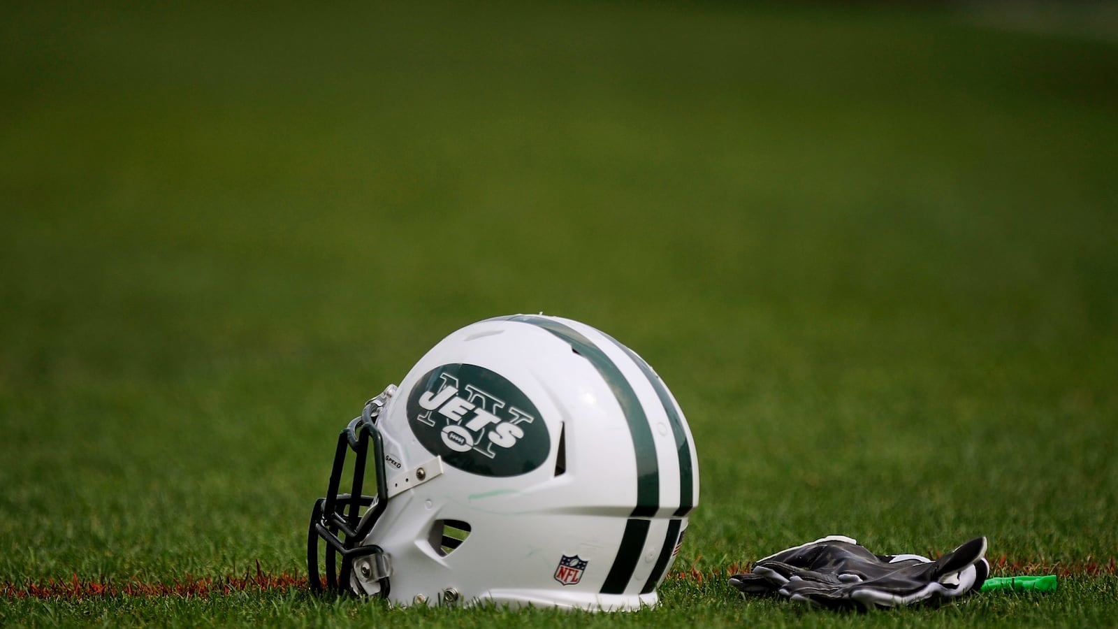 articles/2013/07/11/the-attacks-on-palestinian-nfl-player-oday-aboushi/jets-openz_rddofn