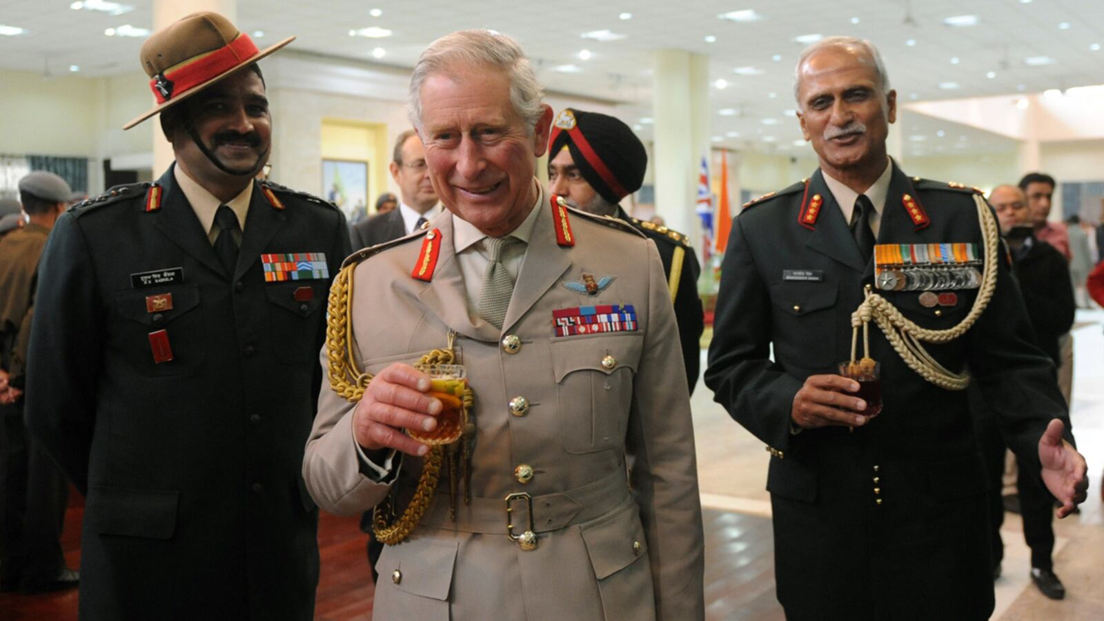 articles/2013/11/07/charles-in-india/chaz-india_d9msgu