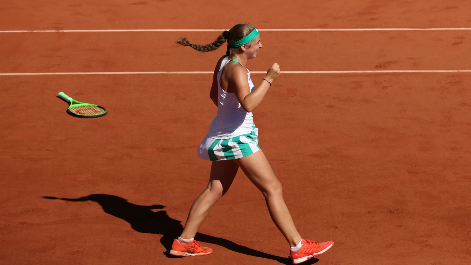 170610-ostapenko-french-open-win-cheat_ntweby