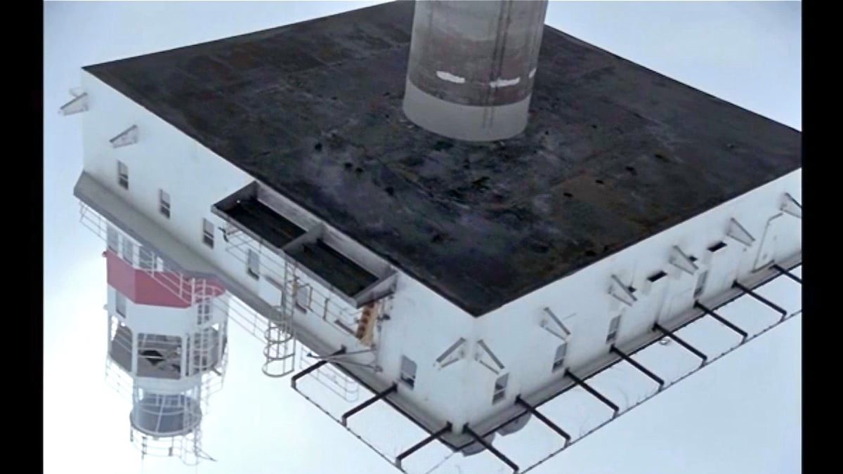 articles/2012/03/06/catherine-yass-screens-lighthouse-at-galerie-lelon/catherine-yass-daily-pic-gopnik_as200w