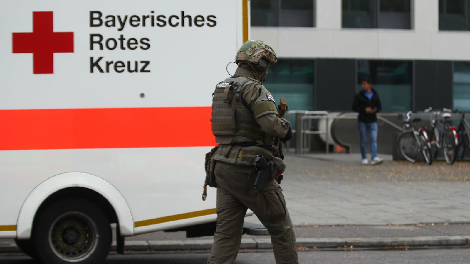 171021-munich-stabbing-attack-arrest-cheat_lua24e