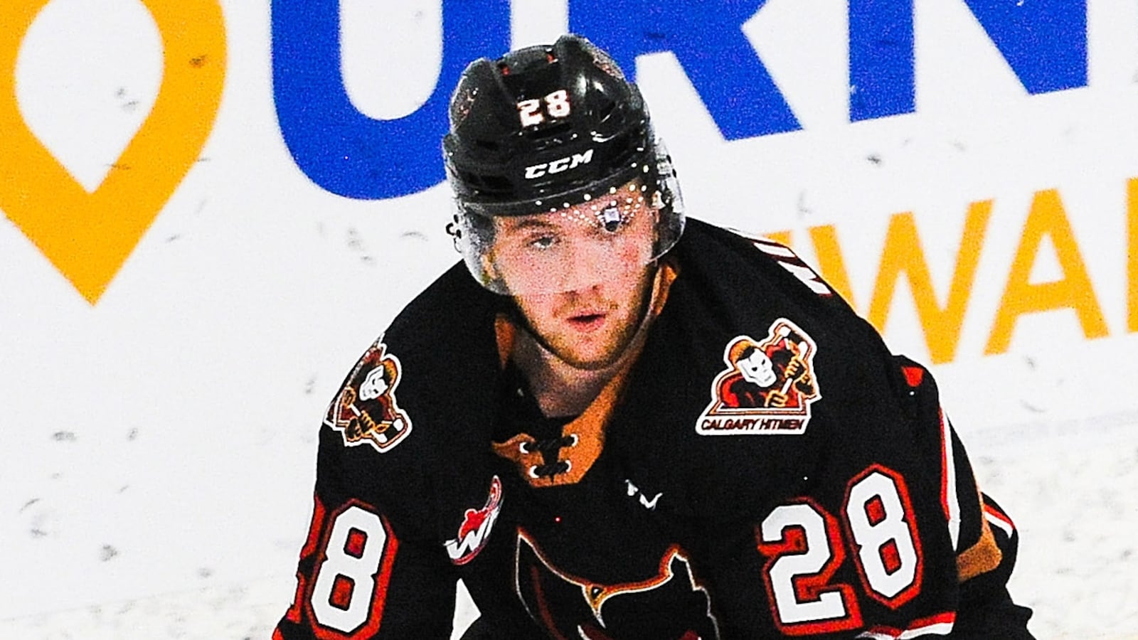 Orca Wiesblatt #28 of the Calgary Hitmen in 2021