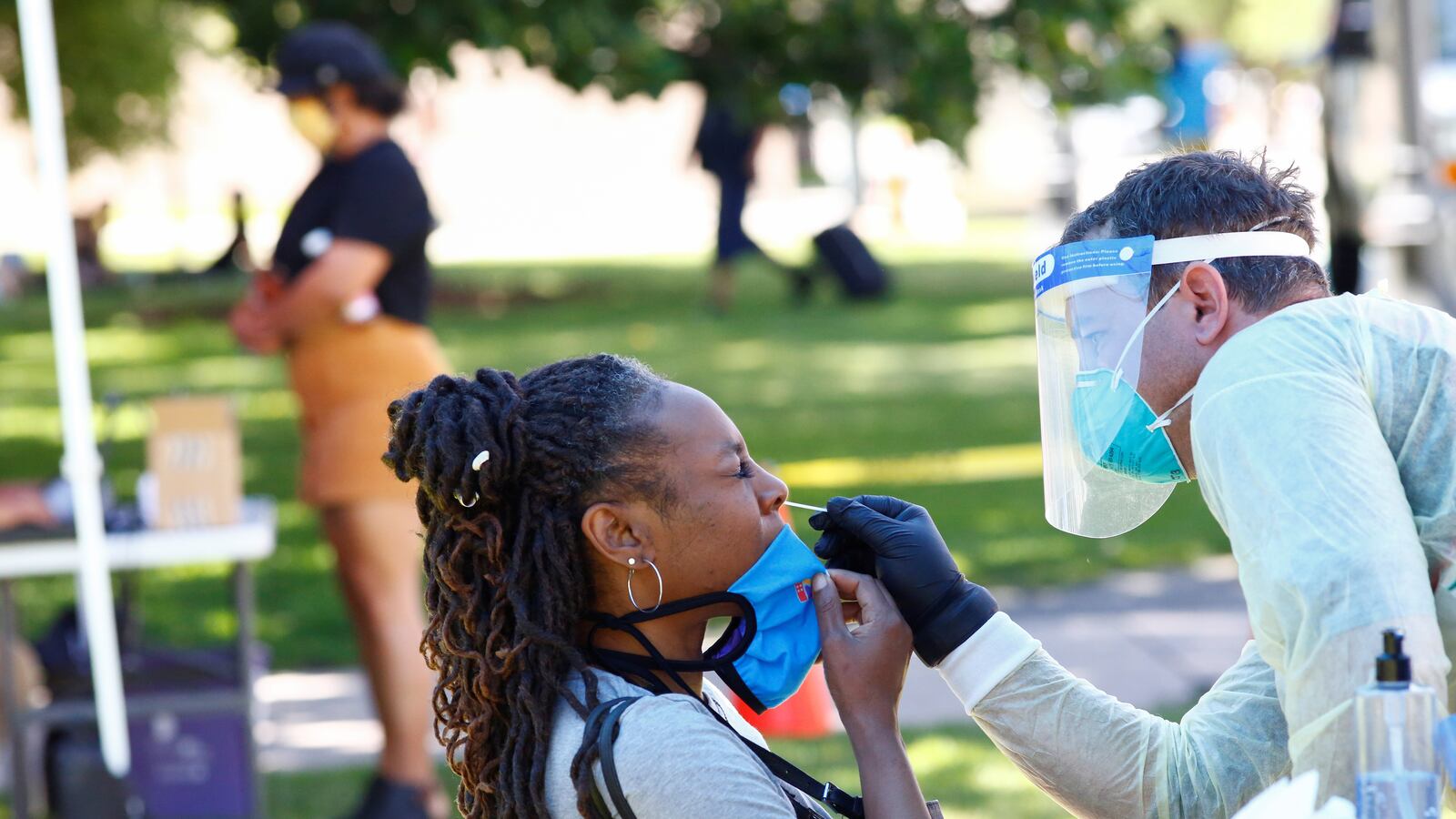 2020-06-21T001637Z_1690640223_RC2CDH91TYF2_RTRMADP_3_MINNEAPOLIS-POLICE-JUNETEENTH-DENVER_bkcsrl