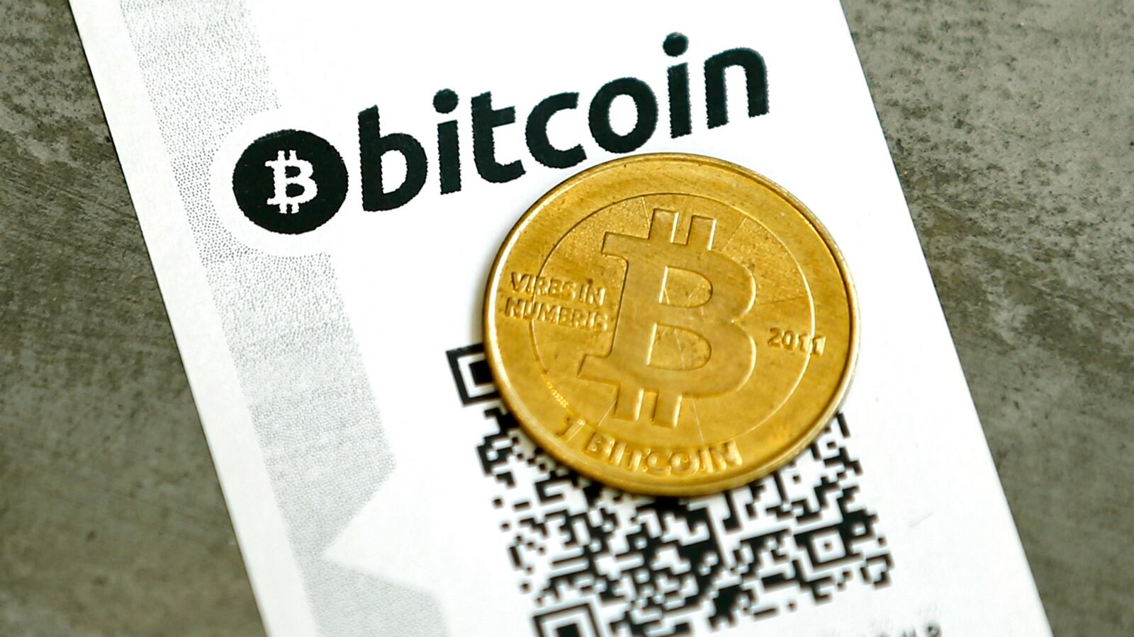 cheats/2015/06/05/man-robbed-of-bitcoins-at-gunpoint/150605-bitcoin-cheat_hxnqfd