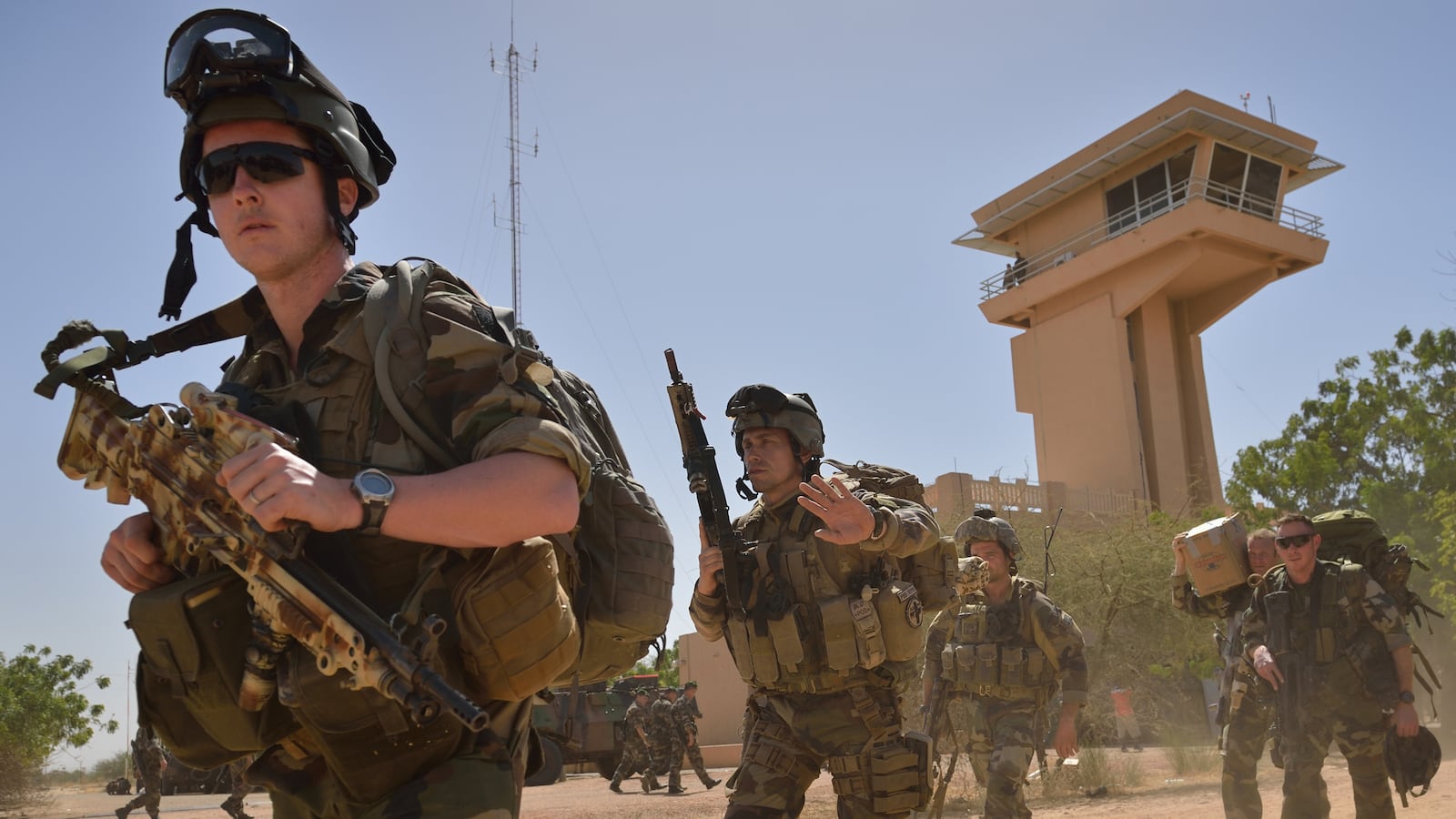 cheats/2013/01/31/france-seeks-malian-peace-talks/130131-france-malian-talks-cheat_yi7jx3