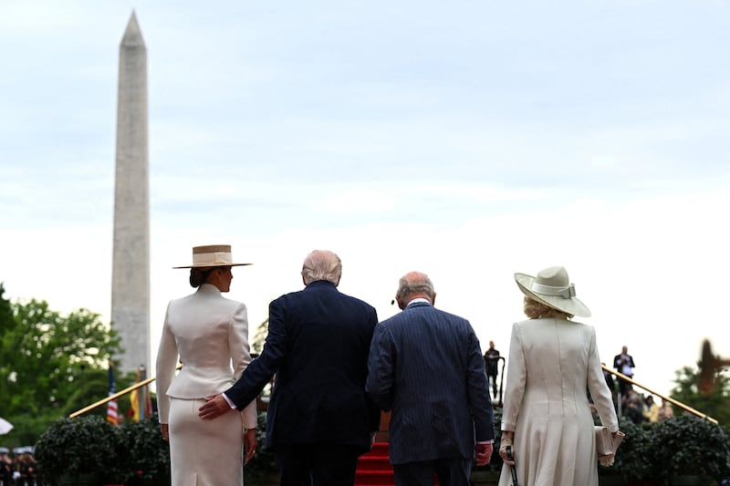 U.S. President Donald Trump, first lady Melania Trump, Britain's King Charles and Queen Camilla attend an arrival ceremony on the South Lawn of the White House in Washington, D.C., U.S., April 28, 2026. REUTERS/Matt McClain      TPX IMAGES OF THE DAY