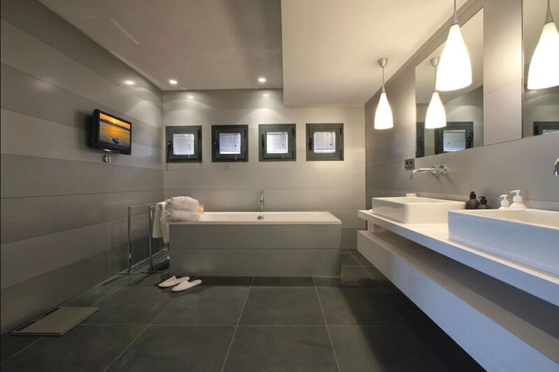 210511_OMG_Ibiza_11_ok8ddq