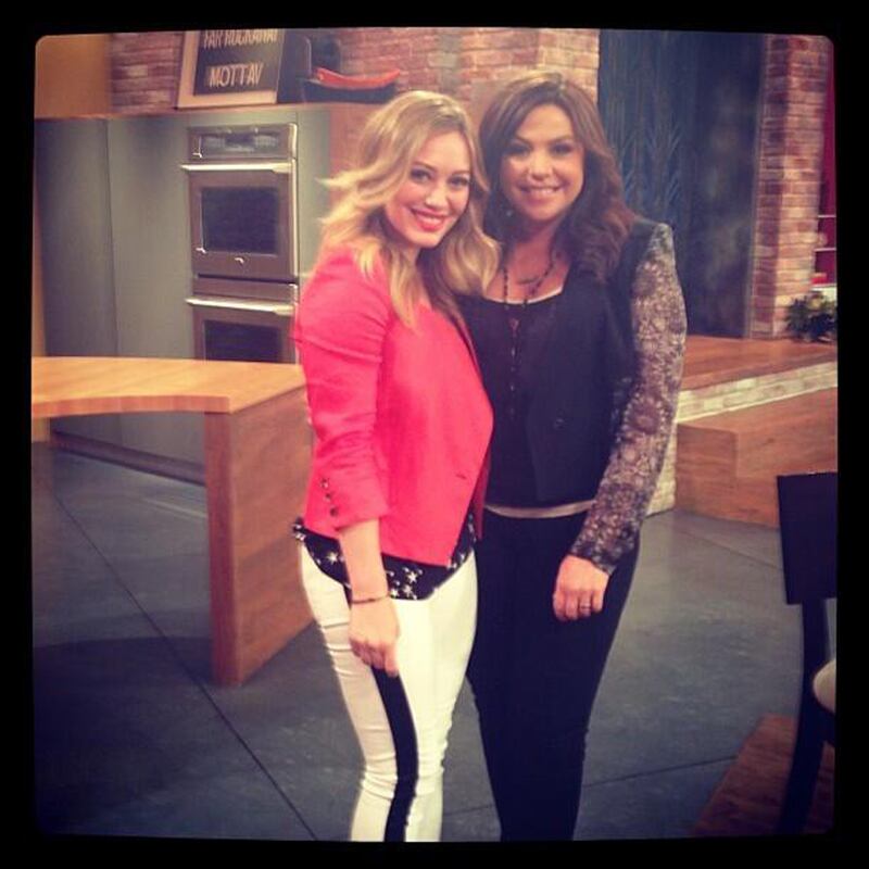 galleries/2013/05/12/kim-kardashian-mario-lopez-more-celebrity-twitter-pictures-photos/130508-Hilary-Duff_abtdyz