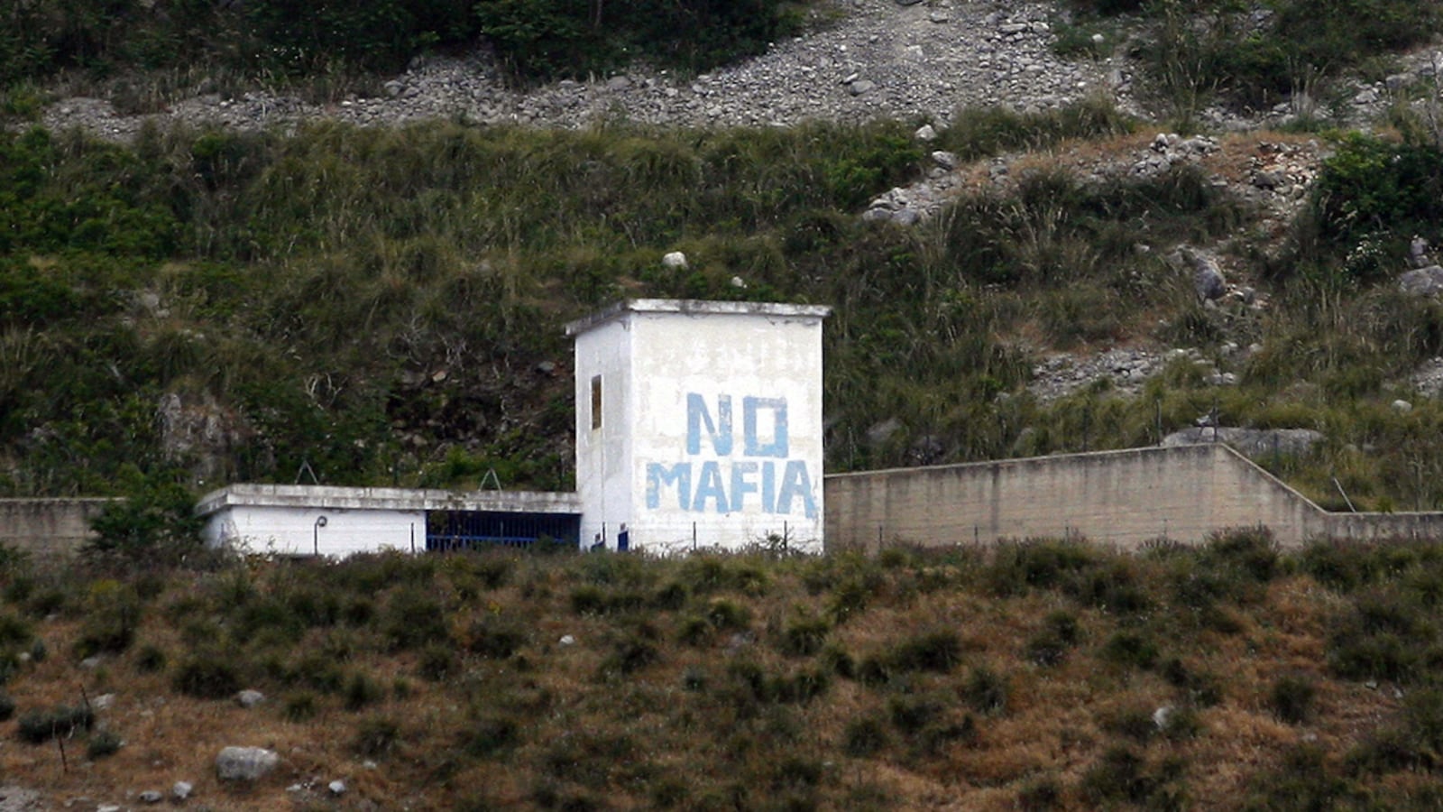 articles/2012/07/29/italy-s-mob-extends-its-reach-into-daily-life/ecomafia-nadeau_ub21lt