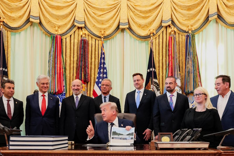 U.S. Secretary of Commerce Howard Lutnick, U.S. Health and Human Services (HHS) Secretary Robert F. Kennedy Jr., Administrator for the Centers for Medicare & Medicaid Services Mehmet Oz, Commissioner of the U.S. Food and Drug Administration Martin A. Makary, Chief Scientific Officer at Regeneron George D. Yancopoulos, Director of the Center for Medicare Chris Klomp and CEO of Regeneron Leonard Schleifer listen while U.S. President Donald Trump shows an image and speaks about renovations at the Lincoln Memorial Reflecting Pool during a healthcare affordability event in the Oval Office at the White House in Washington, D.C., U.S., April 23, 2026. REUTERS/Kylie Cooper