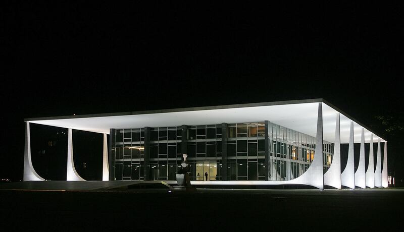 galleries/2012/12/07/the-life-and-work-of-brazilian-architect-oscar-niemeyer-photos/niemeyer-supreme-court-brasilia_lsnek8
