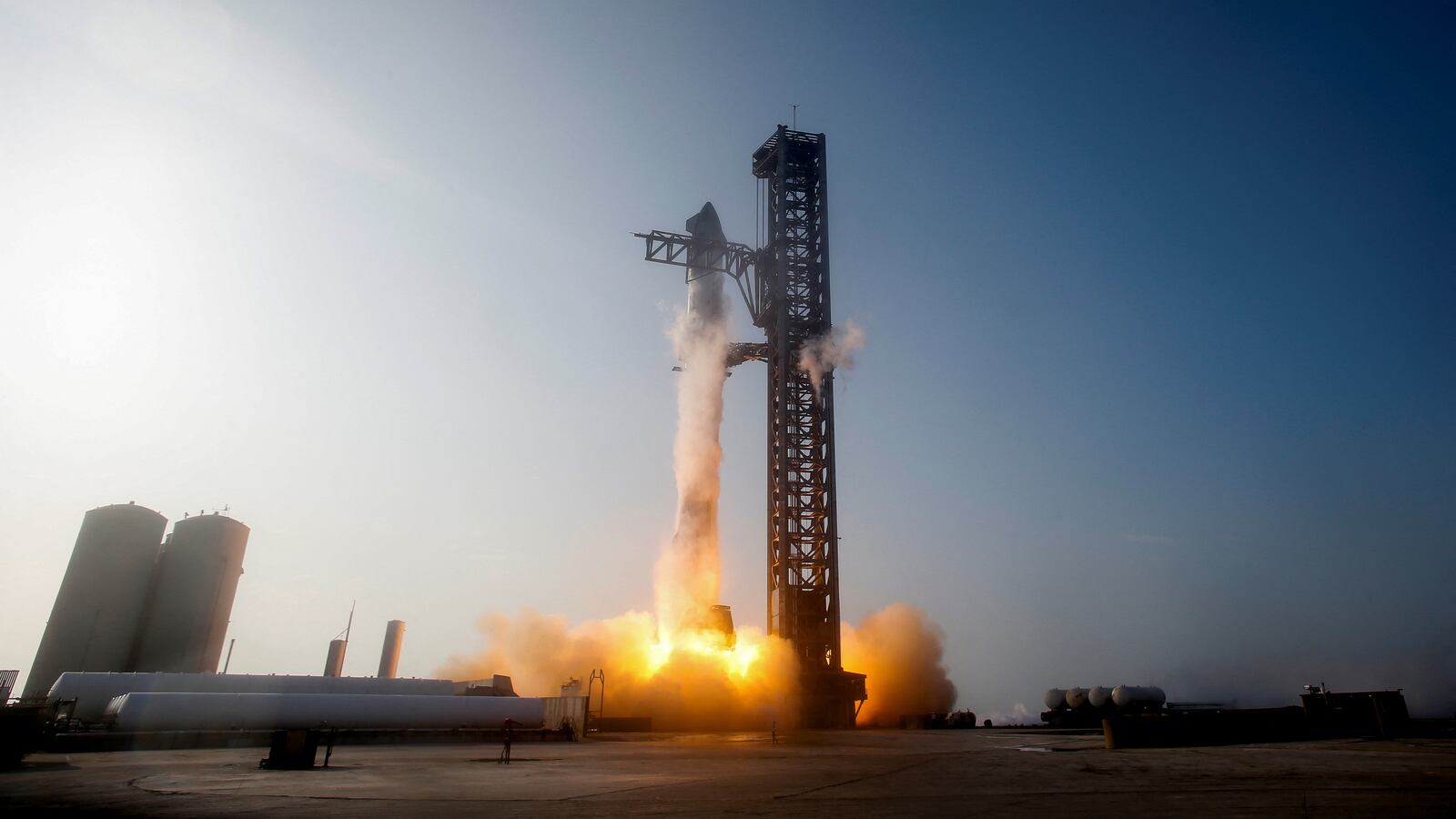 SpaceX’s Starship lifts off from the company’s Boca Chica launchpad on an orbital test mission, near Brownsville, Texas, April 20, 2023.