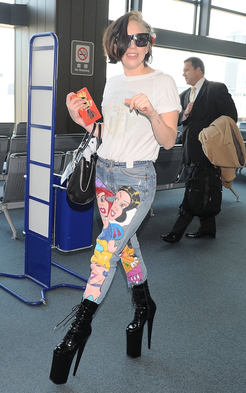 galleries/2013/12/06/from-kate-moss-to-keira-knightley-best-and-worst-dressed-of-the-week-photos/131205-best-worst-gaga_pyfbcu