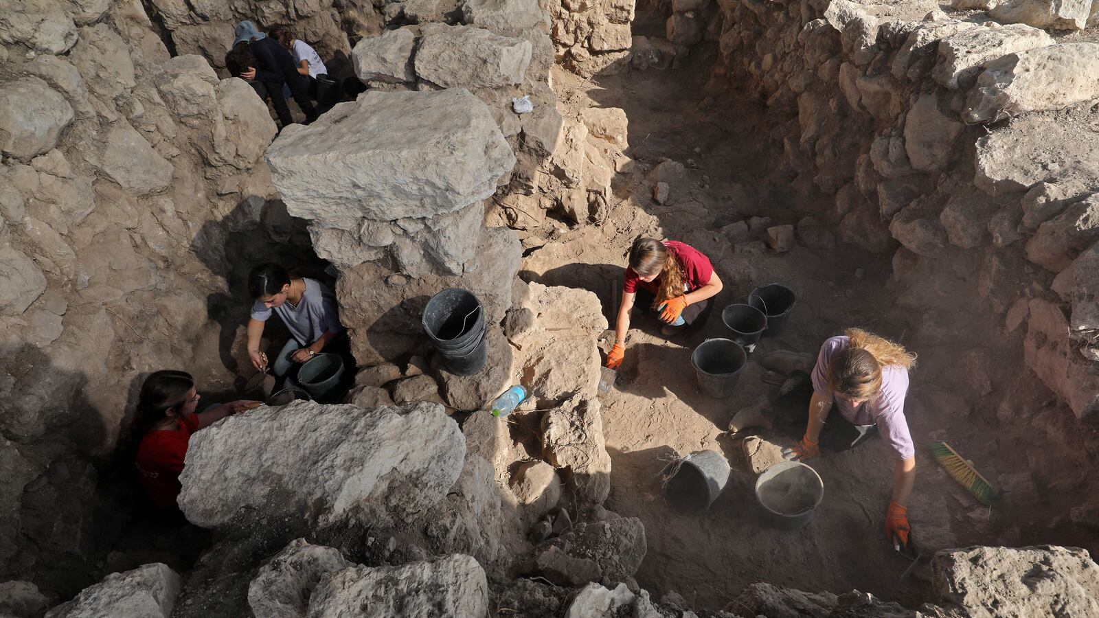 211128-hanukkah-israel-tease-01_mvqnp6