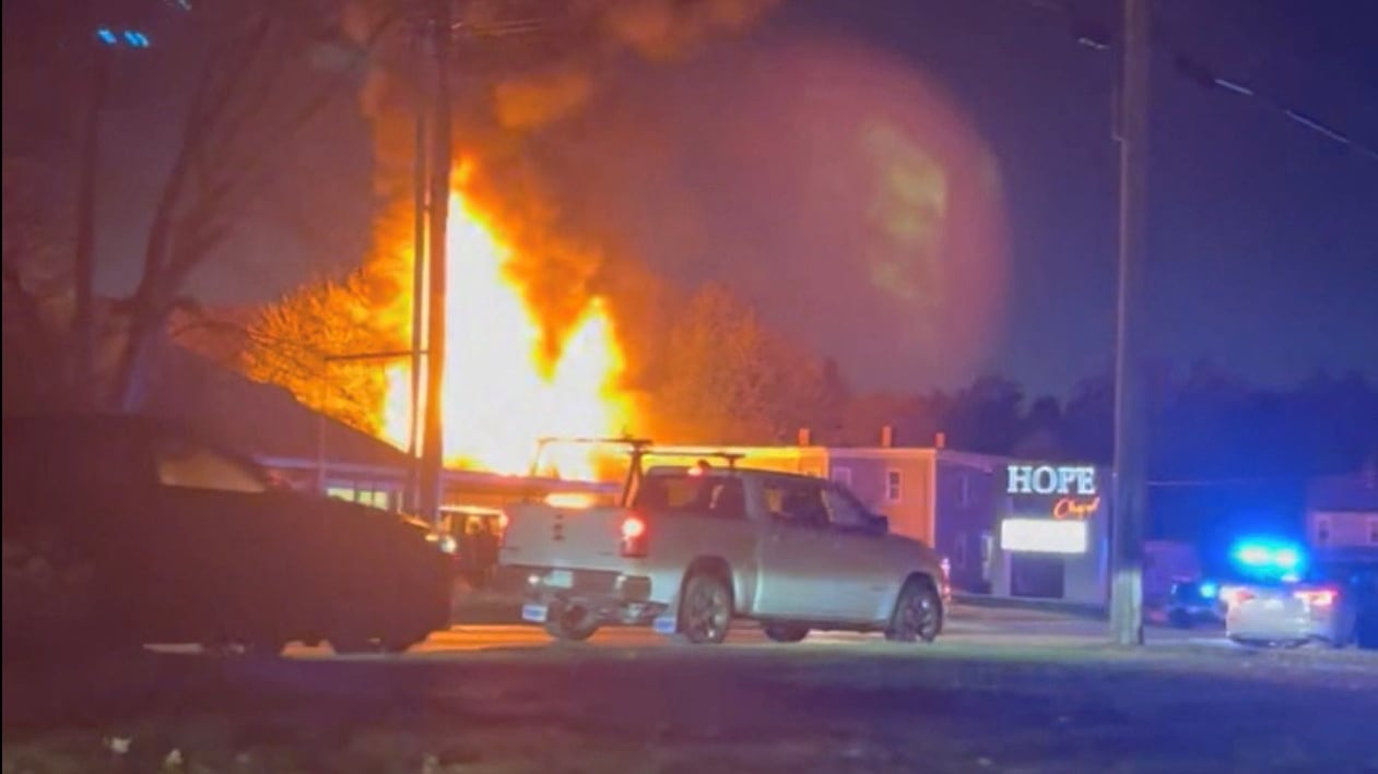 2022-10-22T055722Z_1863416333_RC256X9IAZUL_RTRMADP_3_NEW-HAMPSHIRE-AIRCRAFT-CRASH_encsh8