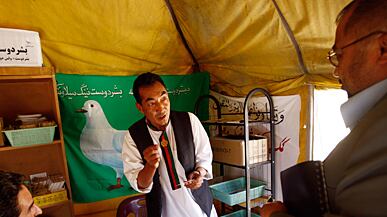 articles/2010/11/19/ramazan-bashardost-leader-of-the-afghan-tea-party/marlowe-bashardost_141959_lqbst6
