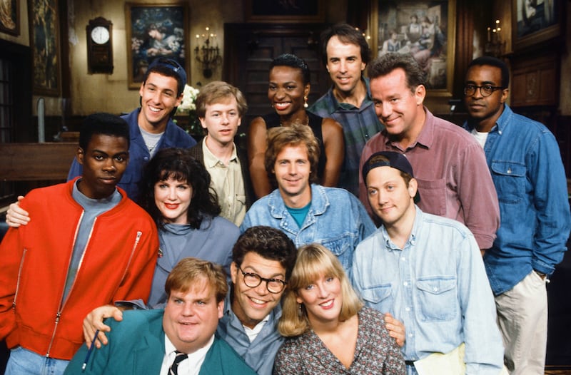 Adam Sandler, David Spade, Ellen Cleghorne, Kevin Nealon, Phil Hartman, Tim Meadows (2nd row) Chris Rock, Julia Sweeney, Dana Carvey, Rob Schneider (front row l-r) Chris Farley, Al Franken, Melanie Hutshell
Season 18 Cast 1992