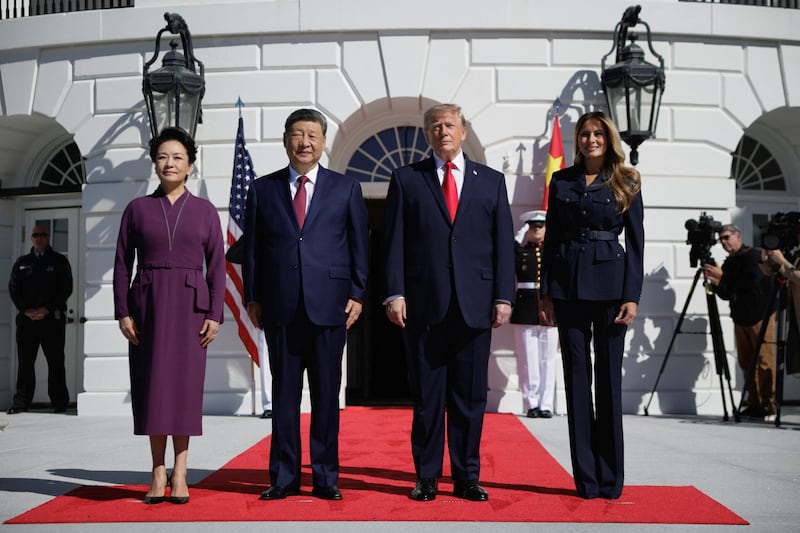 US President Donald Trump and first lady Melania Trump greet Chinese President Xi Jinping and his wife Peng Liyuan at the White House in Washington, DC, US, September 25, 2026. REUTERS/Evan Vucci