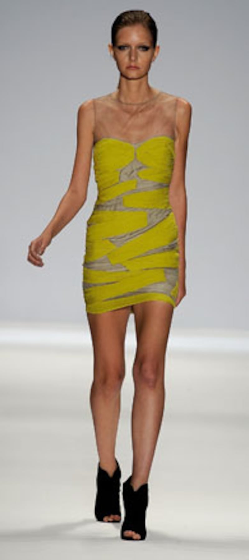 galleries/2009/09/11/ny-fashion-week-day-2/fashion-runway-highlights--day-2--2_m4dpd3