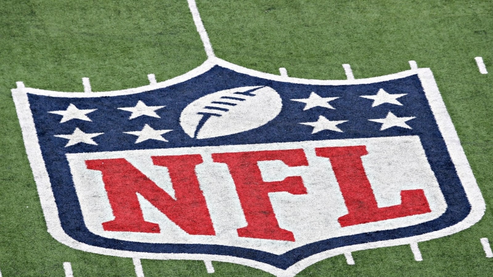 cheats/2013/08/29/nfl-to-pay-765-million-in-concussion-lawsuit-settlement/130823-NFL-cheat_jpmjae