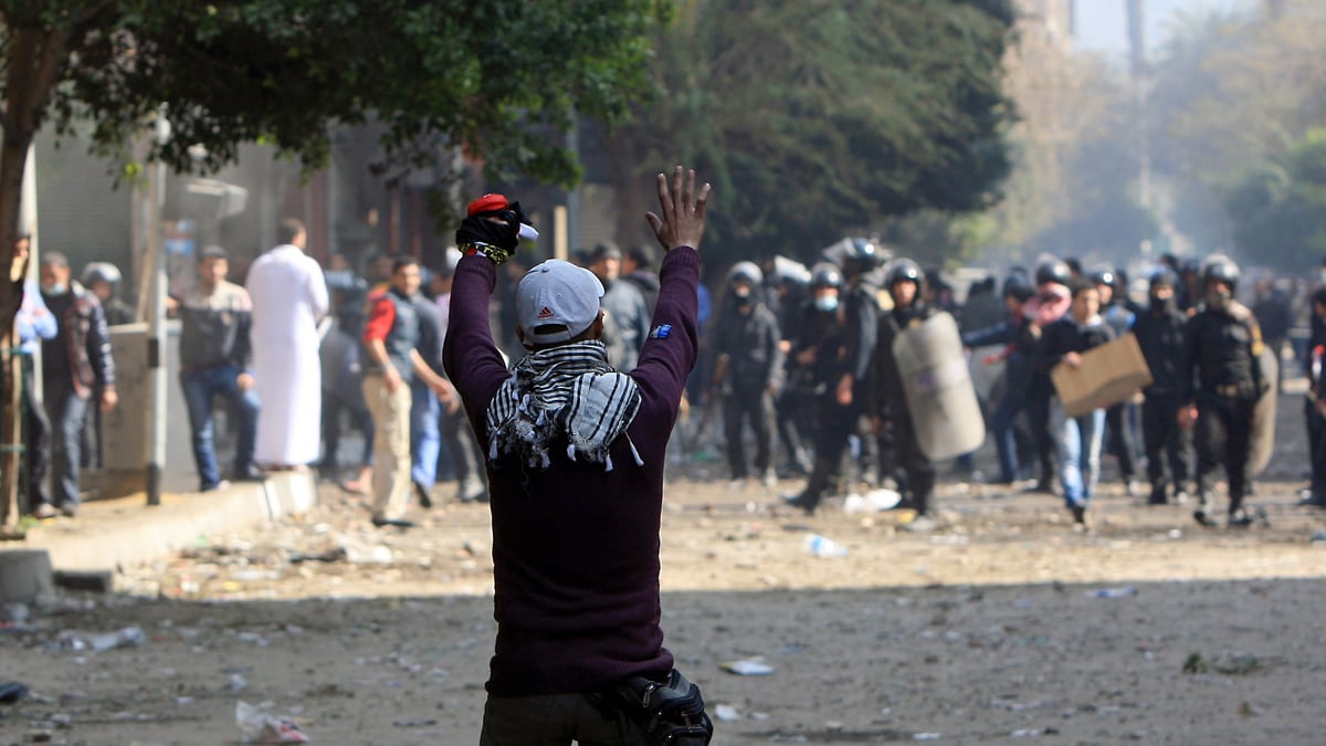 cheats/2012/02/04/egypt-protests-rage-for-third-day/egypt-violence-cheat_i04dsr