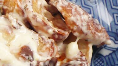 articles/2010/11/23/spanish-potato-recipe/husenaj-spanish-roasted-potato-salad_143060_eiw9ws