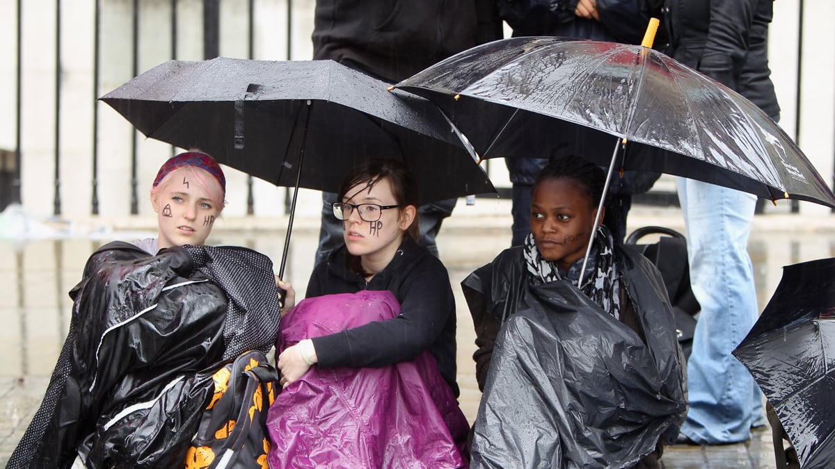 articles/2011/07/15/fans-crying-videos-after-harry-potter-the-deathly-hallows-part-2/harry-potter-fans-crying_mpkpqj