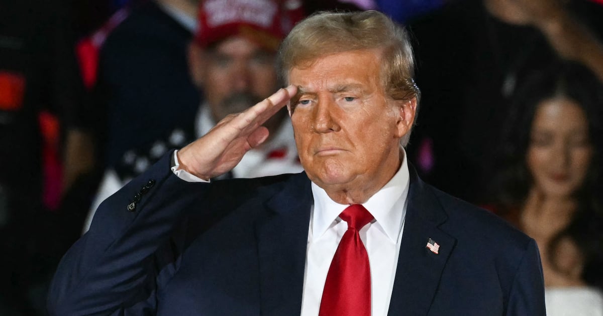 Paratroopers Set to Give Trump Birthday Gift During Army Parade