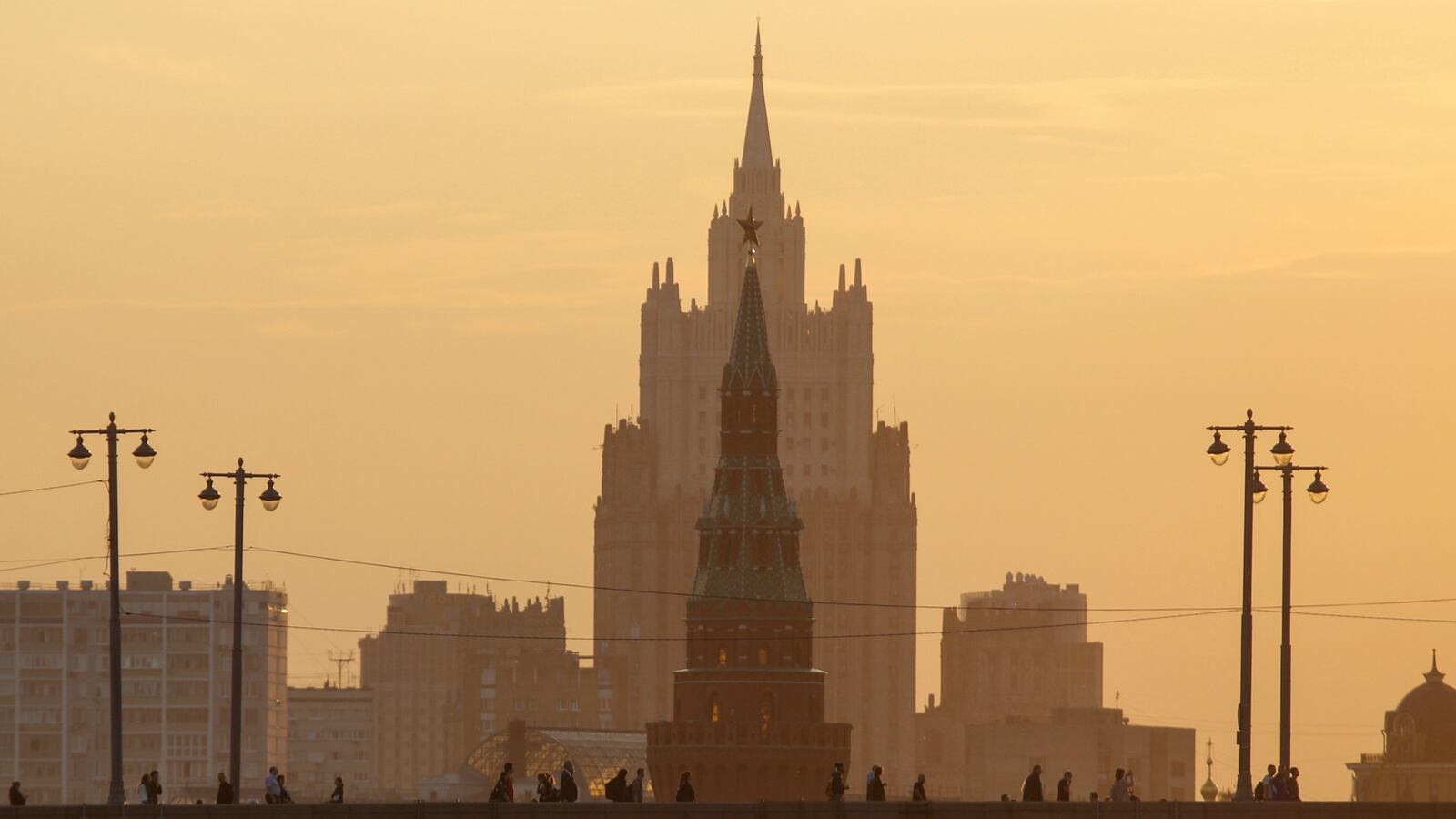 171104-moscow-retaliates-canada-sanctions-cheat_ekyuyv