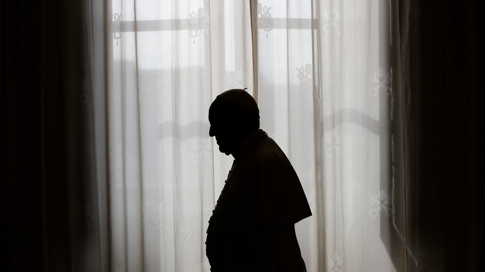 articles/2013/10/31/nsa-accused-of-peeping-on-the-pope/131031-nadeau-pope-nsa_oopkwt