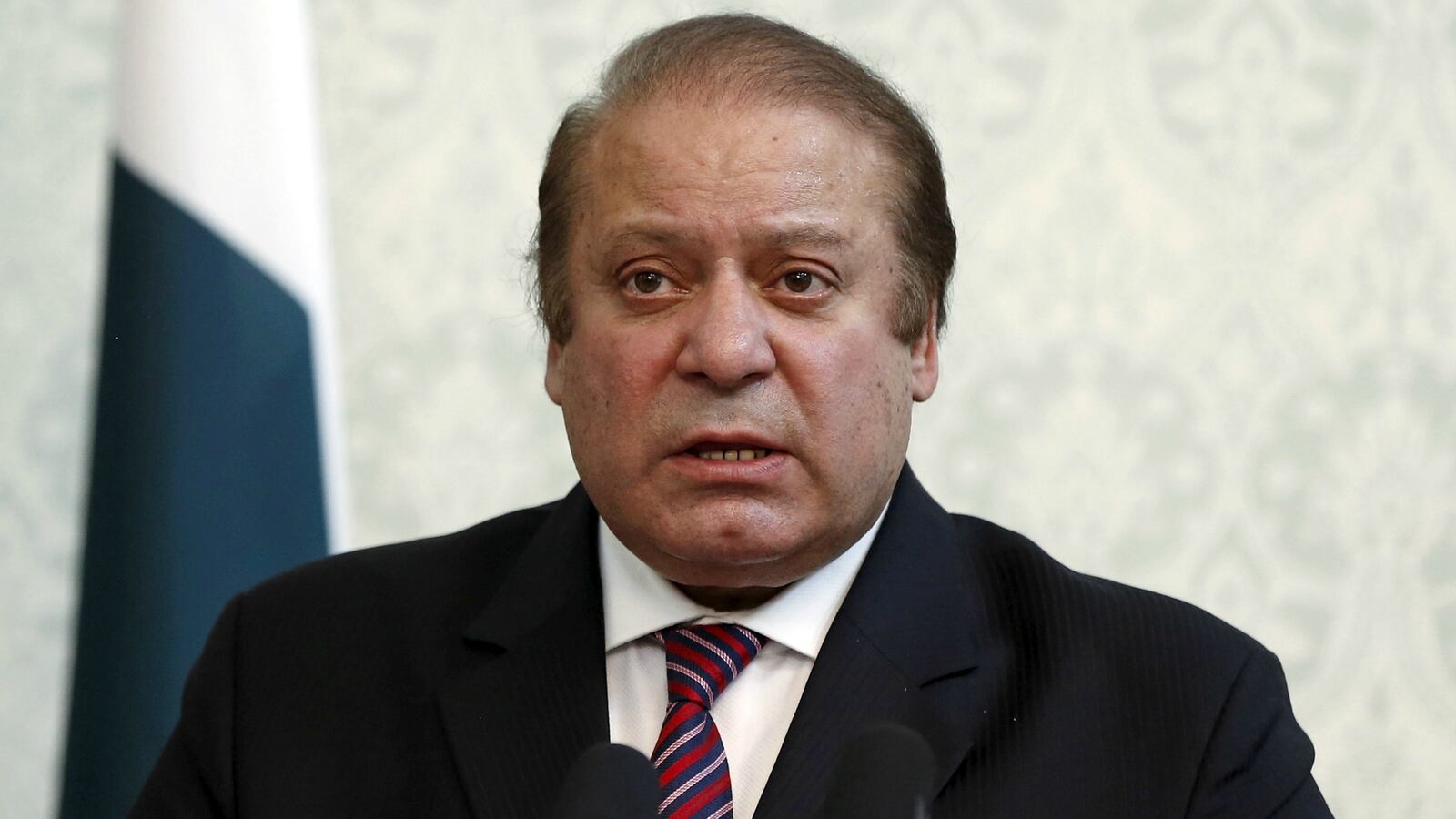 cheats/2016/05/28/pakistan-pm-to-have-open-heart-surgery/160528-sharif-surgery-cheat_ui5zgw