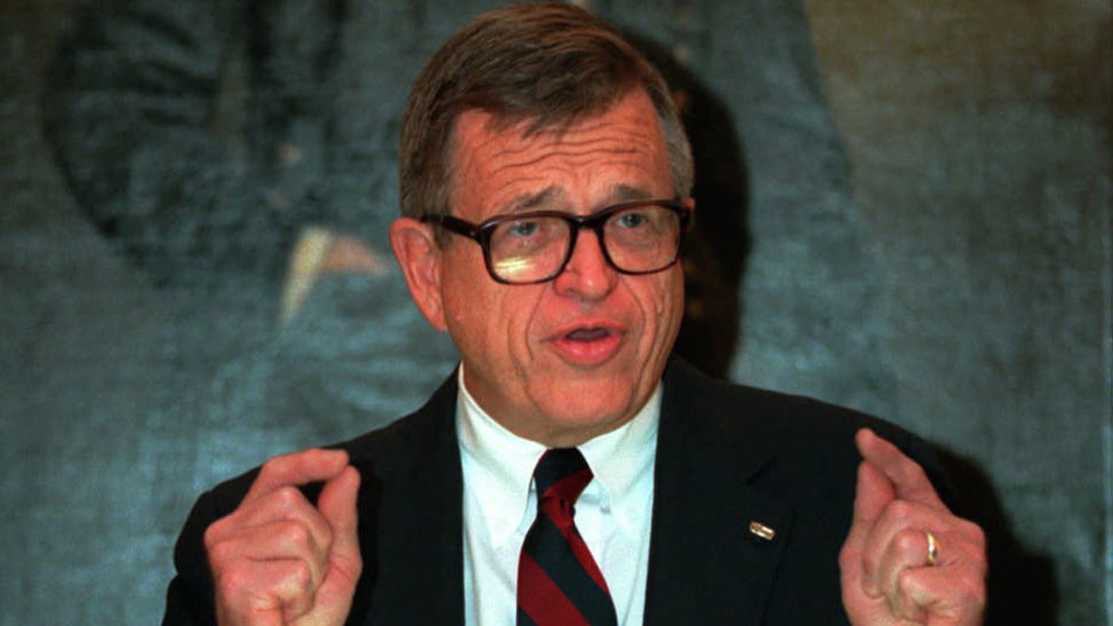 articles/2012/05/01/charles-chuck-colson-s-prison-ministry-accused-of-favoring-christians/charles-colson-frazier_tbsw07