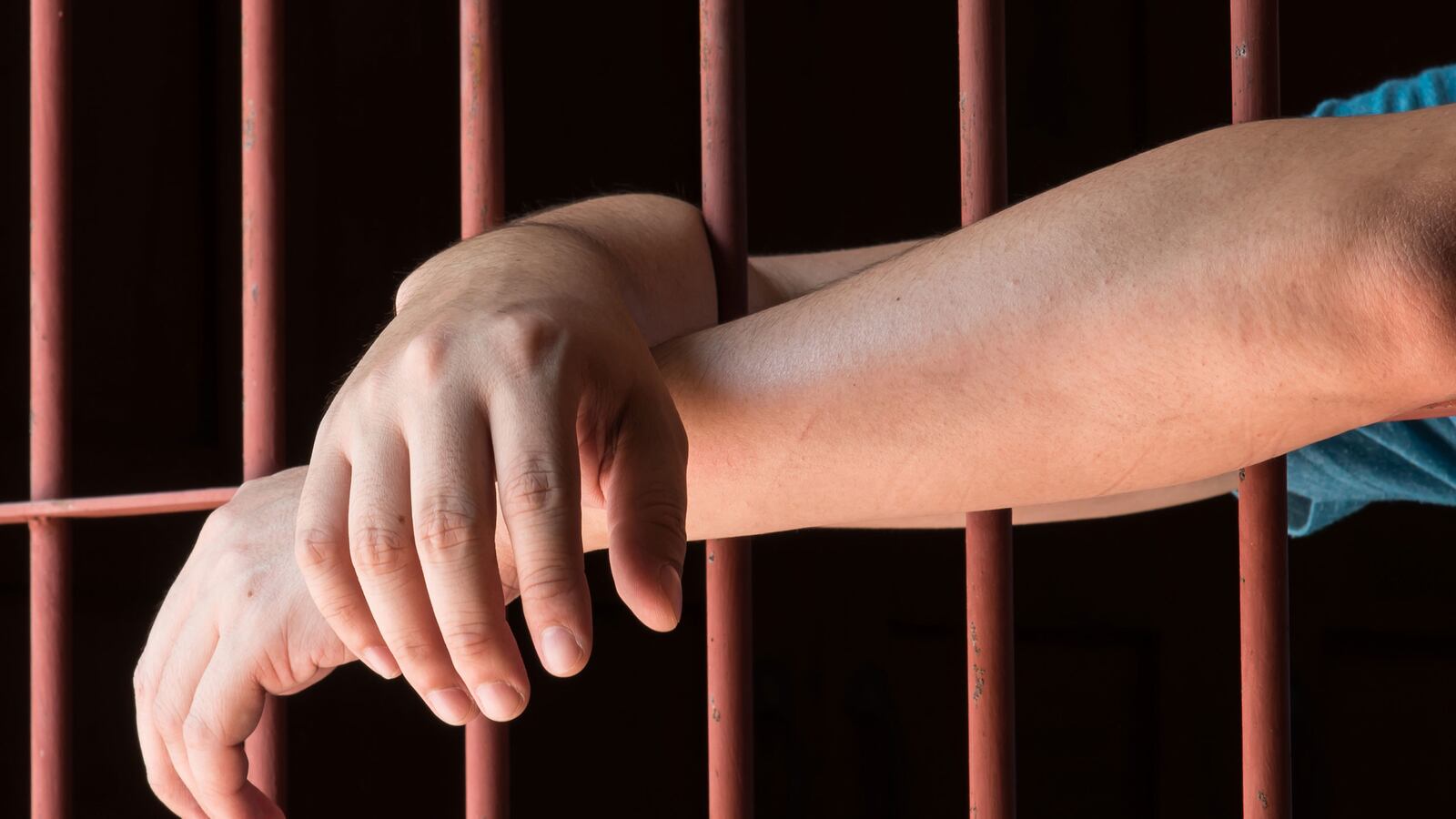 articles/2016/12/11/pete-dexter-on-how-larry-and-his-lexus-ended-up-beside-highway-1/161210-dexter-candaian-jail-tease_cp2l7b