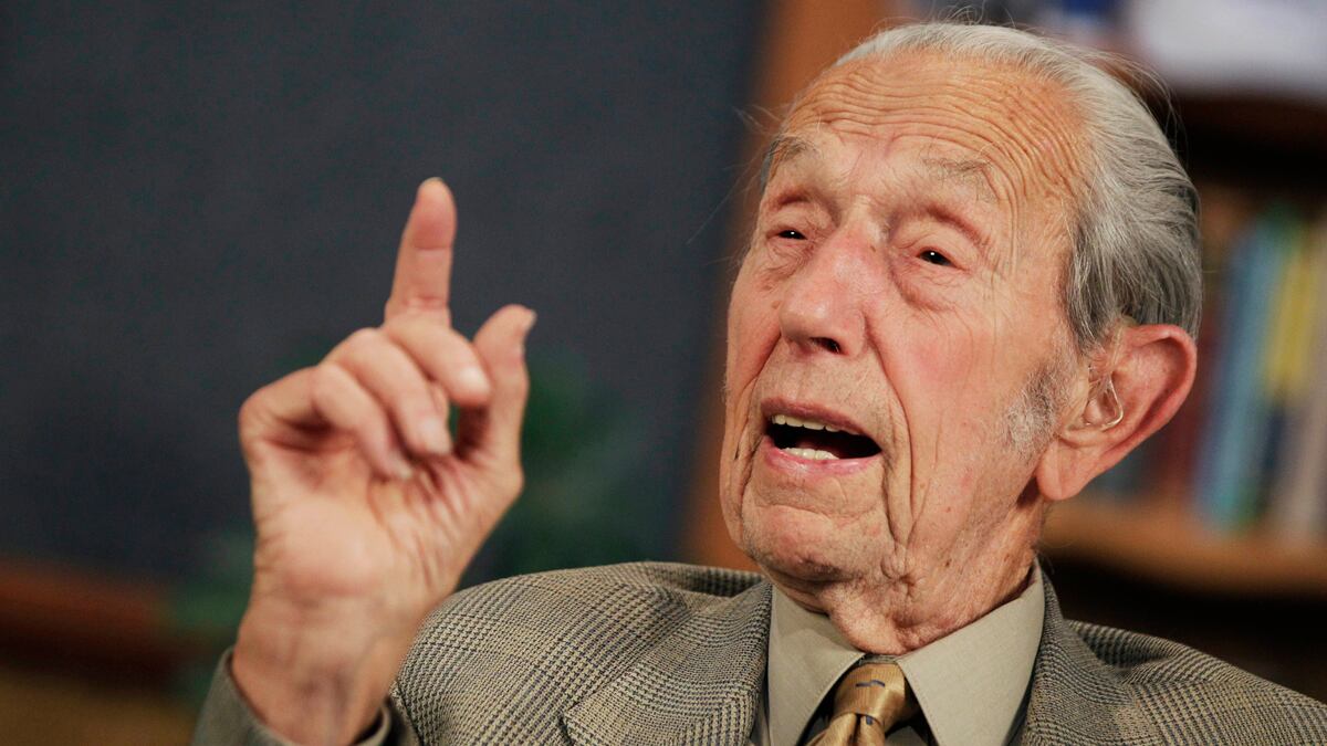 cheats/2011/10/21/rapture-today-says-harold-camping/harold-camping-new-rapture-date-graham_dvukui