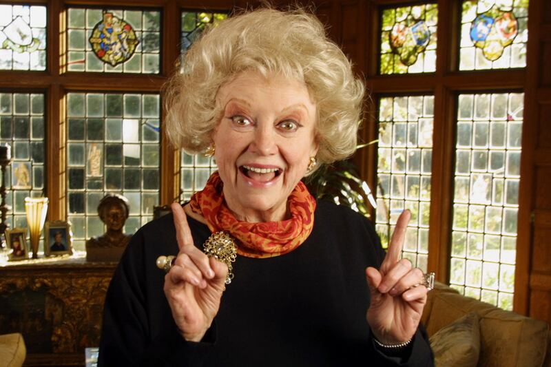 articles/2012/08/21/phyllis-diller-dies-at-95-the-comedian-s-20-funniest-zingers/phyllis-diller-funny-lines-fernandez_dr5mpb